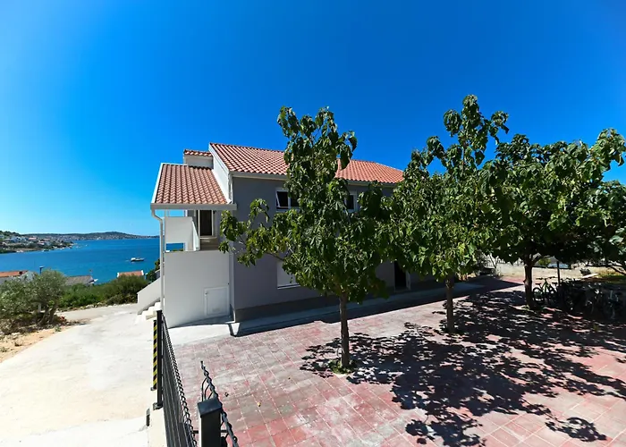 Lity Lily Daire Podglavica